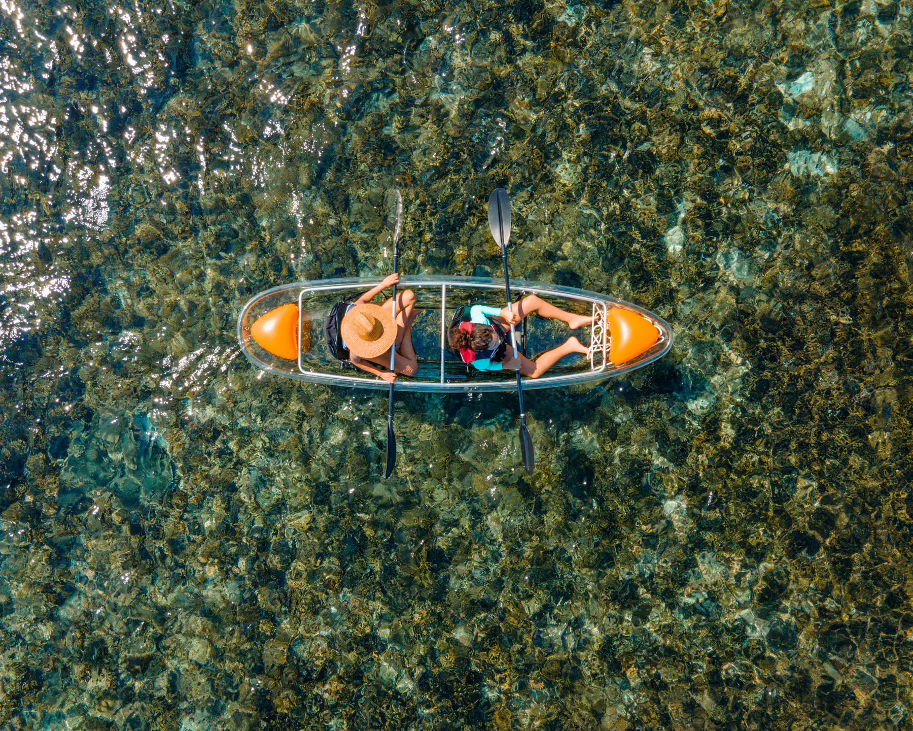 canoa transparente en raja ampat