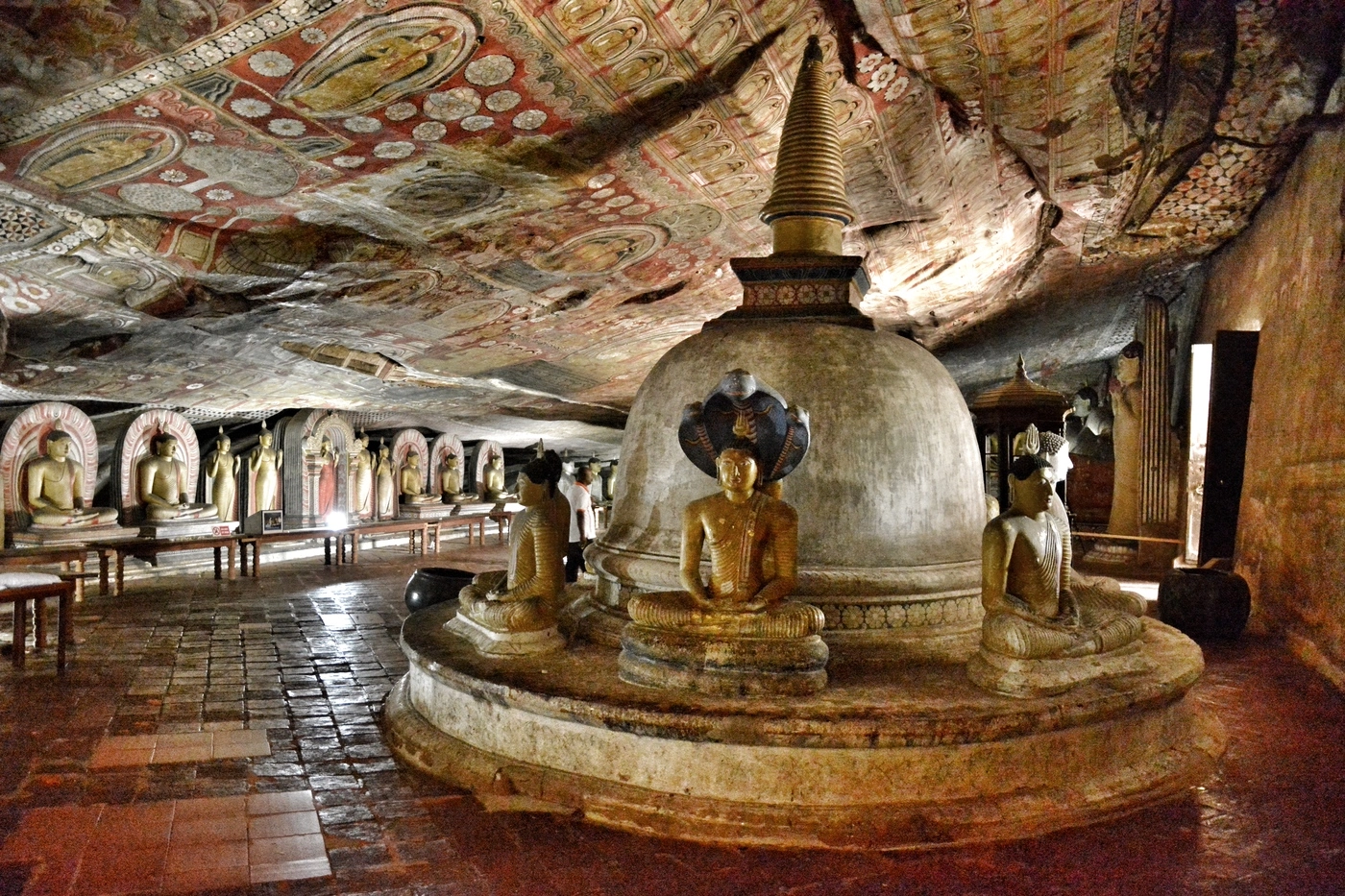 interior de un templo en sri lanka