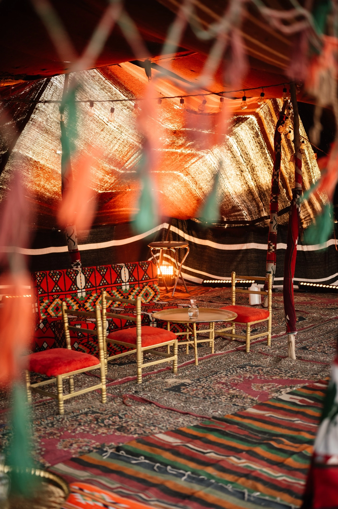 cena privada en el desierto de las piramides en Egipto