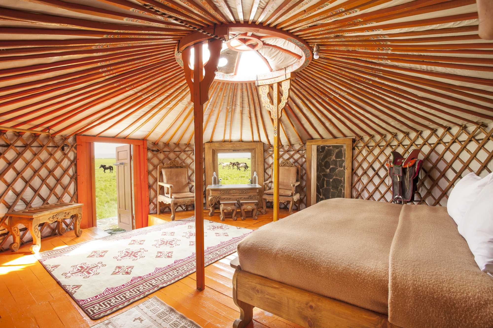 interior del campamento de three camel lodge