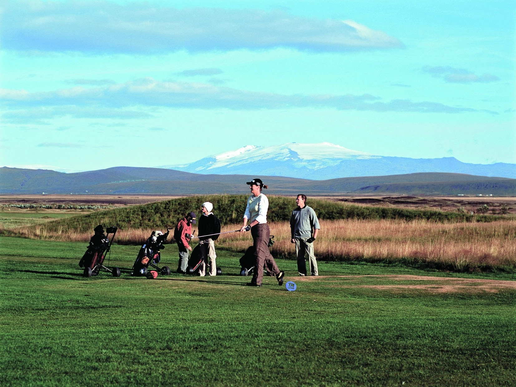 jugando al golf en islandia