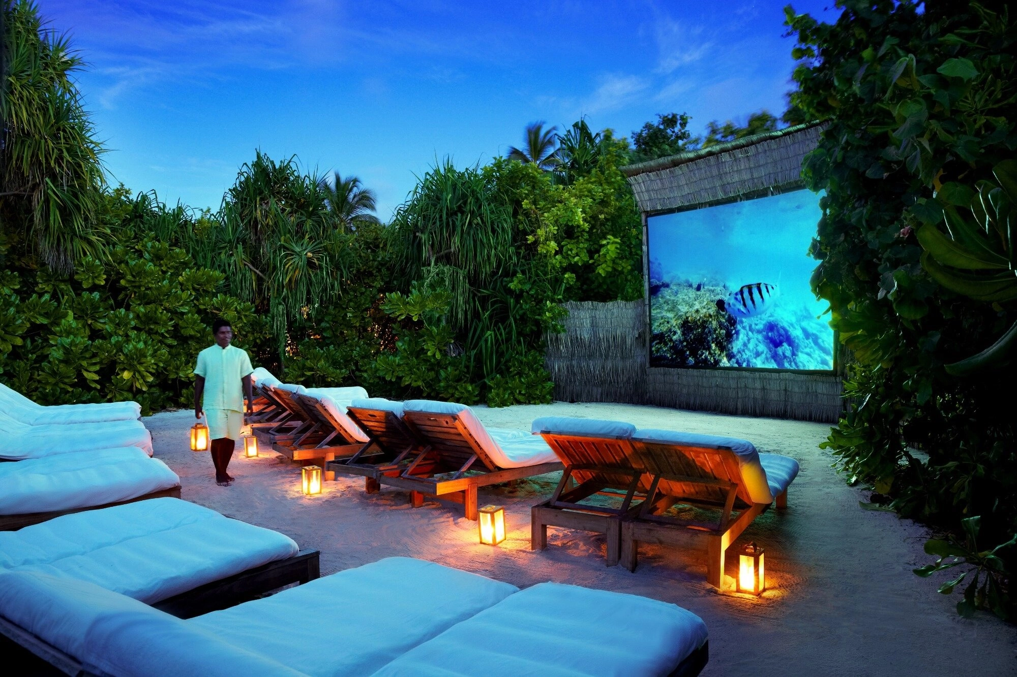 Cine en la jungla en Maldivas