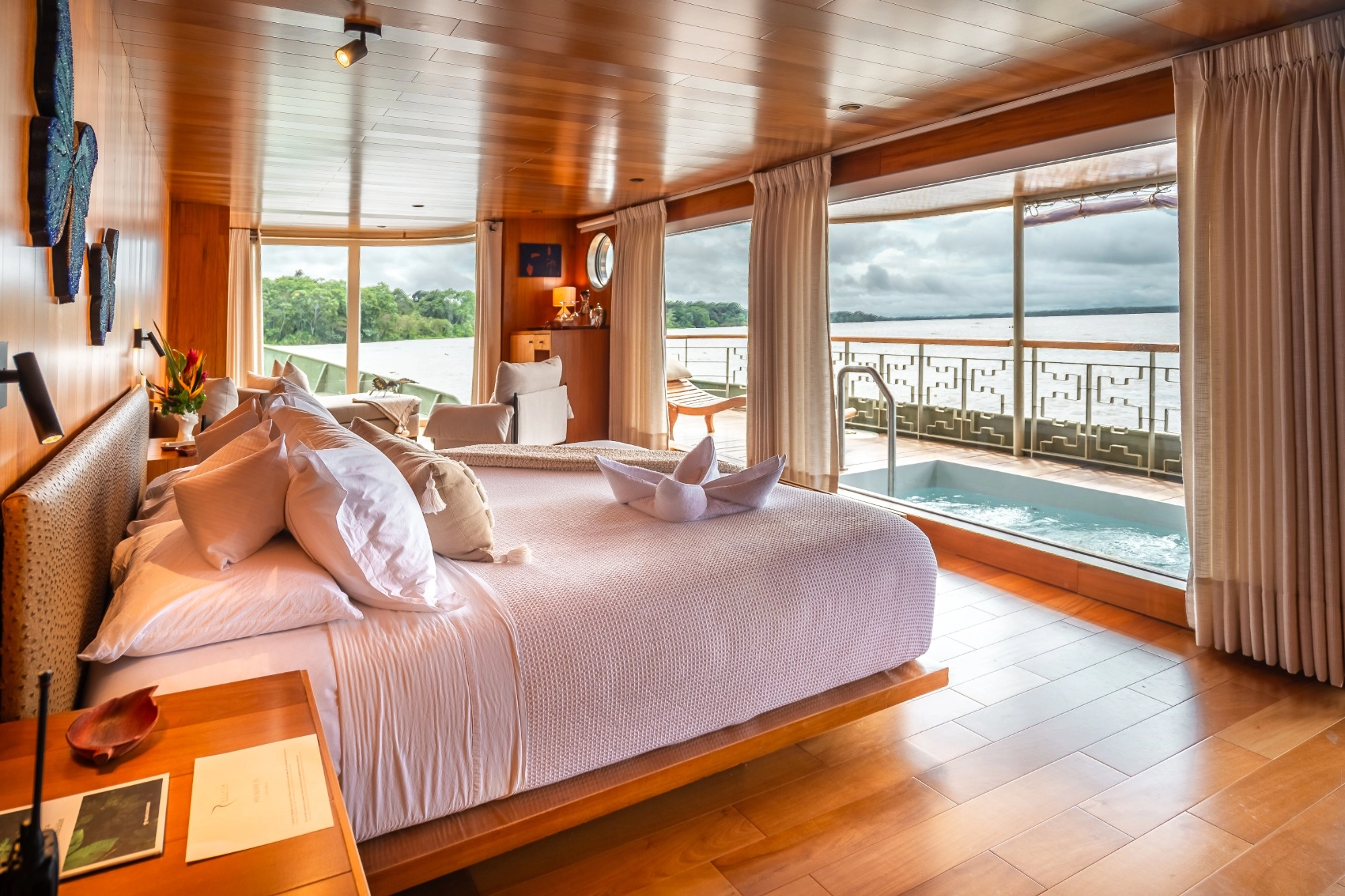 suite delfin amazon cruises